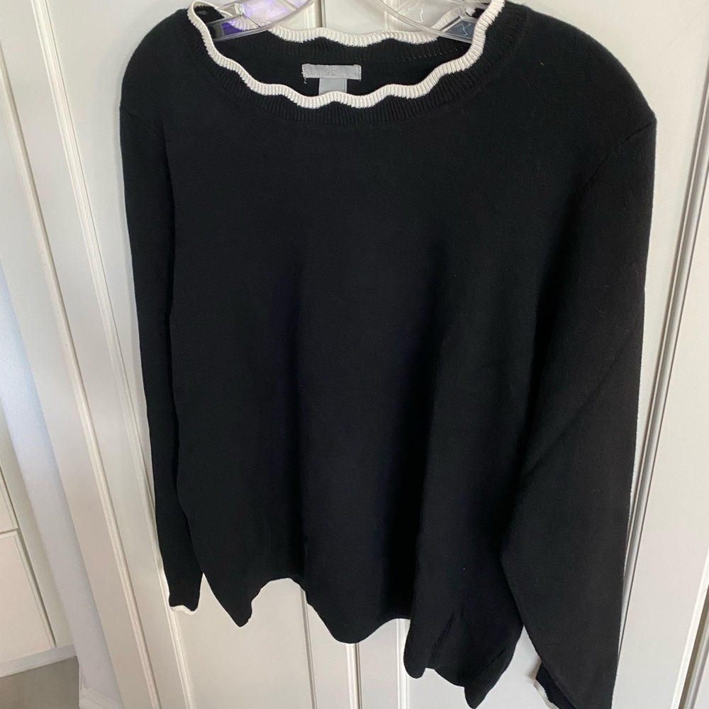H&M Black Sweater with White Detail XL
